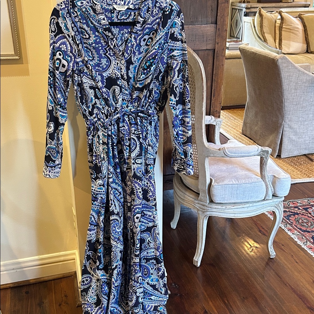 Elegant Blue Paisley maxi Tylho Dress with tie at waist .